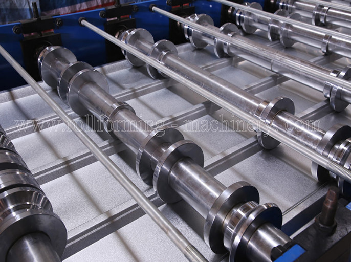 20m/min Thickness 0.55mm GI Roof Panel Roll Forming Machine