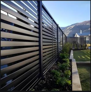 China Customizable Metal Security Wall Fence , Outdoor Decoration Metal Garden Privacy Panels factory