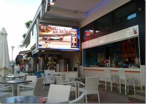 China Waterproof 1R1G1B P8 mm LED Video Wall Large LED Display Panels factory