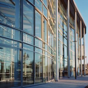 China Low-E Glass Curtain Walls For Office Buildings Enhanced Energy Efficiency And Comfort factory
