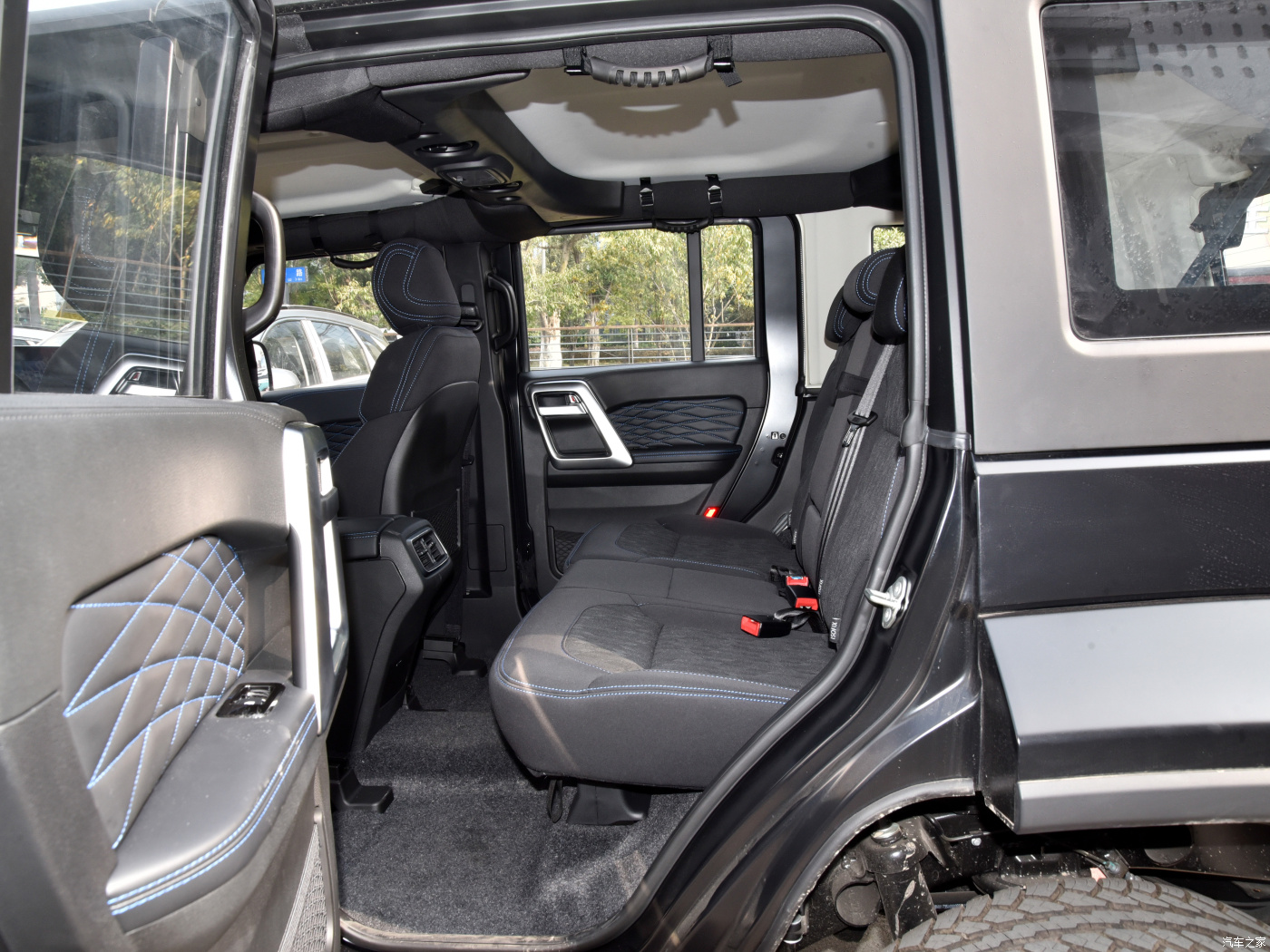 Bj40 Large SUV 2.0T 163ps 120kw 380nm Fuel Petrol Car 8at Beijing Automatic LED Electric Leather Multi-function Left
