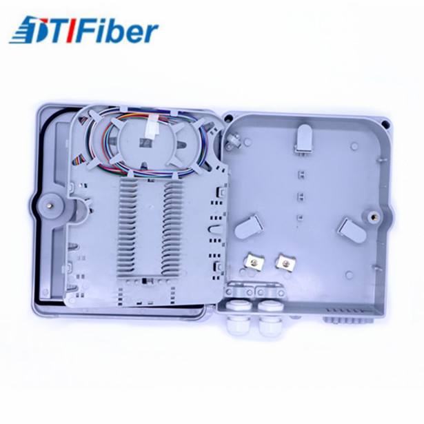 Wall Mounted FDB-16C Fiber Optical Outdoor Distribution Box With PLC Splitter
