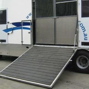 China Horse Box Trailer Ramp Mat 2.1m X2.4m (7foot X 8foot) Rubber Trailer Mats factory