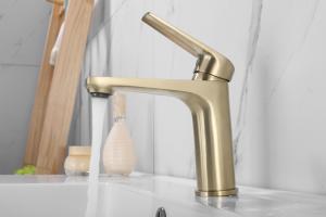 China Solid Brass Bathroom Basin Faucets Hot and Cool Chrome Surface Wash Basin Mixer Faucet factory