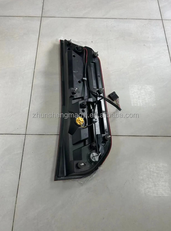 75*35*30 Kinglong Bus Spare Parts Rear Tail Light with Handle HA1603 HA1604 Included