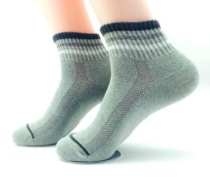 China custom logo, design Men Cotton White Crew Socks factory