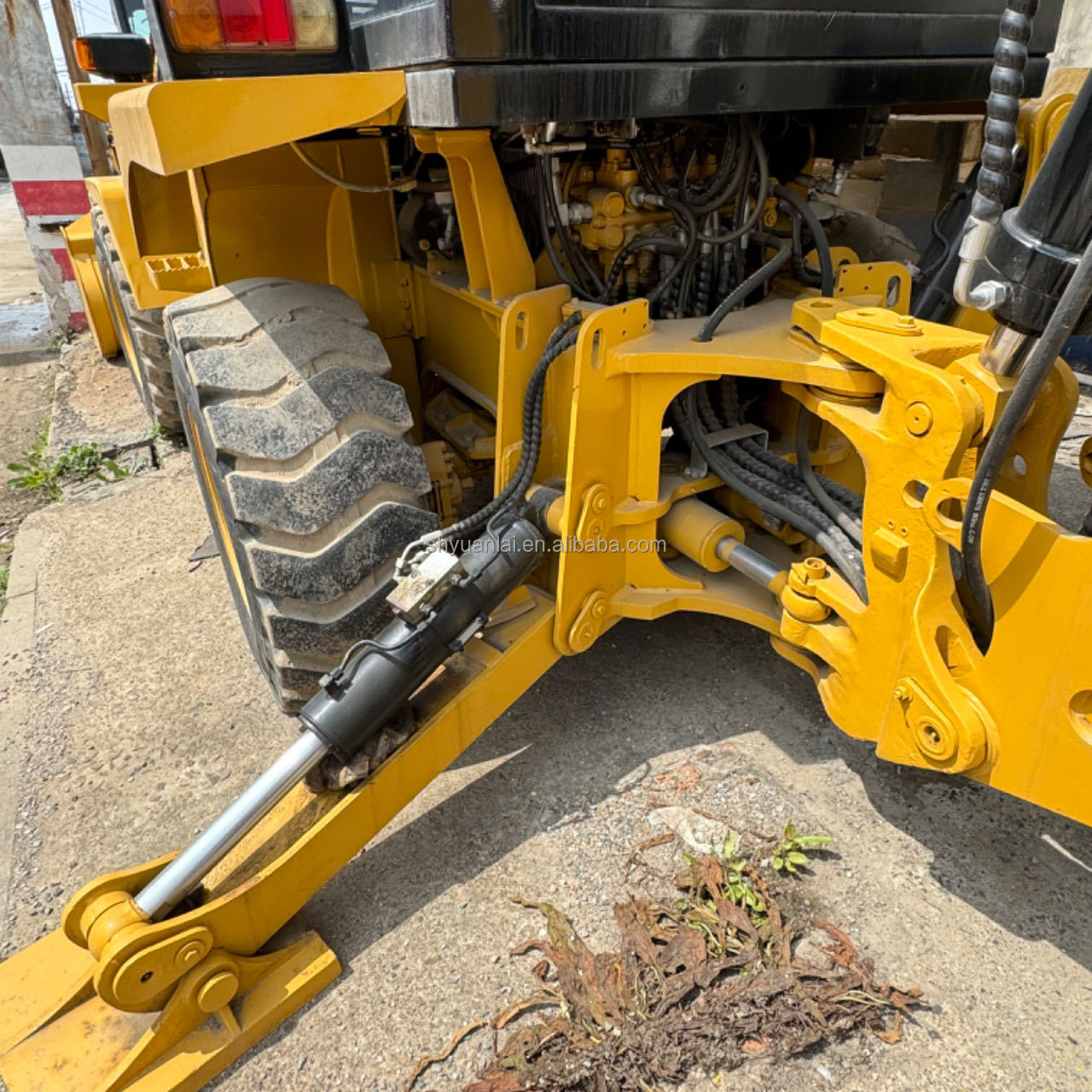 Second Hand CAT420 Loader with Strong Power and Overall Soft Steel Design