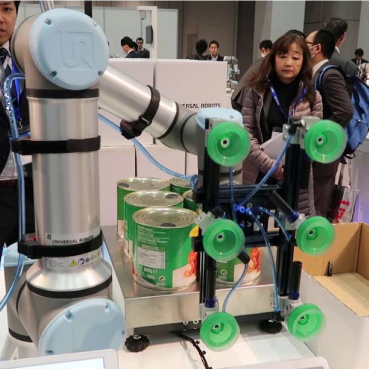 UR Robot UR3e With 3kg Payload 500mm Reach For Cosmetics Industry 6 Axis Robot Arm As Cobot