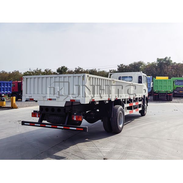 Sinotruk Cheap Transport Goods Mini 4x2 Small Cargo Van Lorry Truck Price