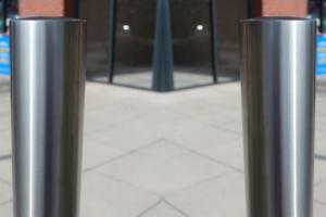China Easy Install Steel Parking Bollards , Driveway Security Posts Withstand External Force factory