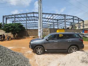 China Q355B Steel Frame House Construction , Prefabricated Warehouse Buildings In Steel factory