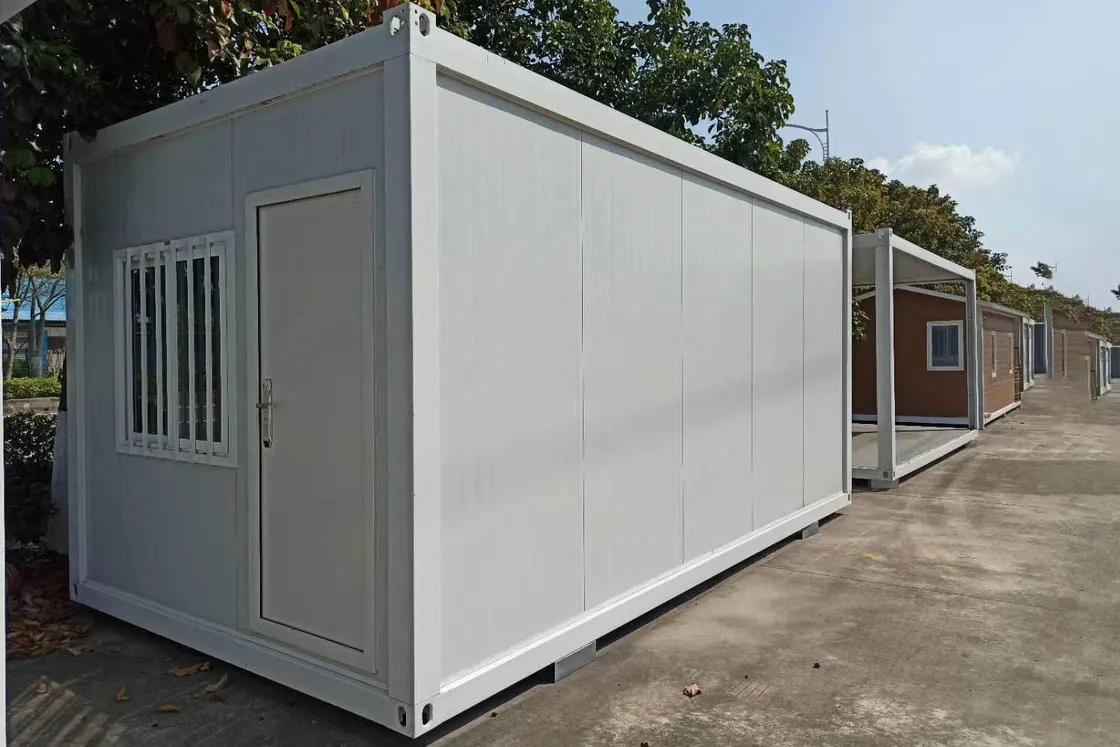 Fast Assembly Flat Storage Container Insulated Prefabricated Living Container Home for Office Professional Customization