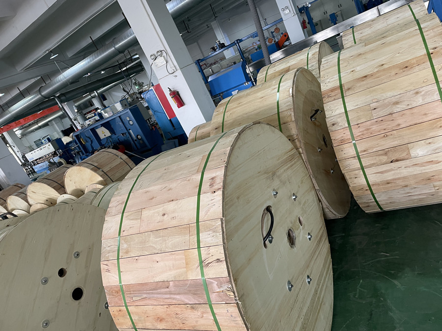 Single Mode G.652D 2-144 Fibers 1km-5km Length Fiber Optic Cable