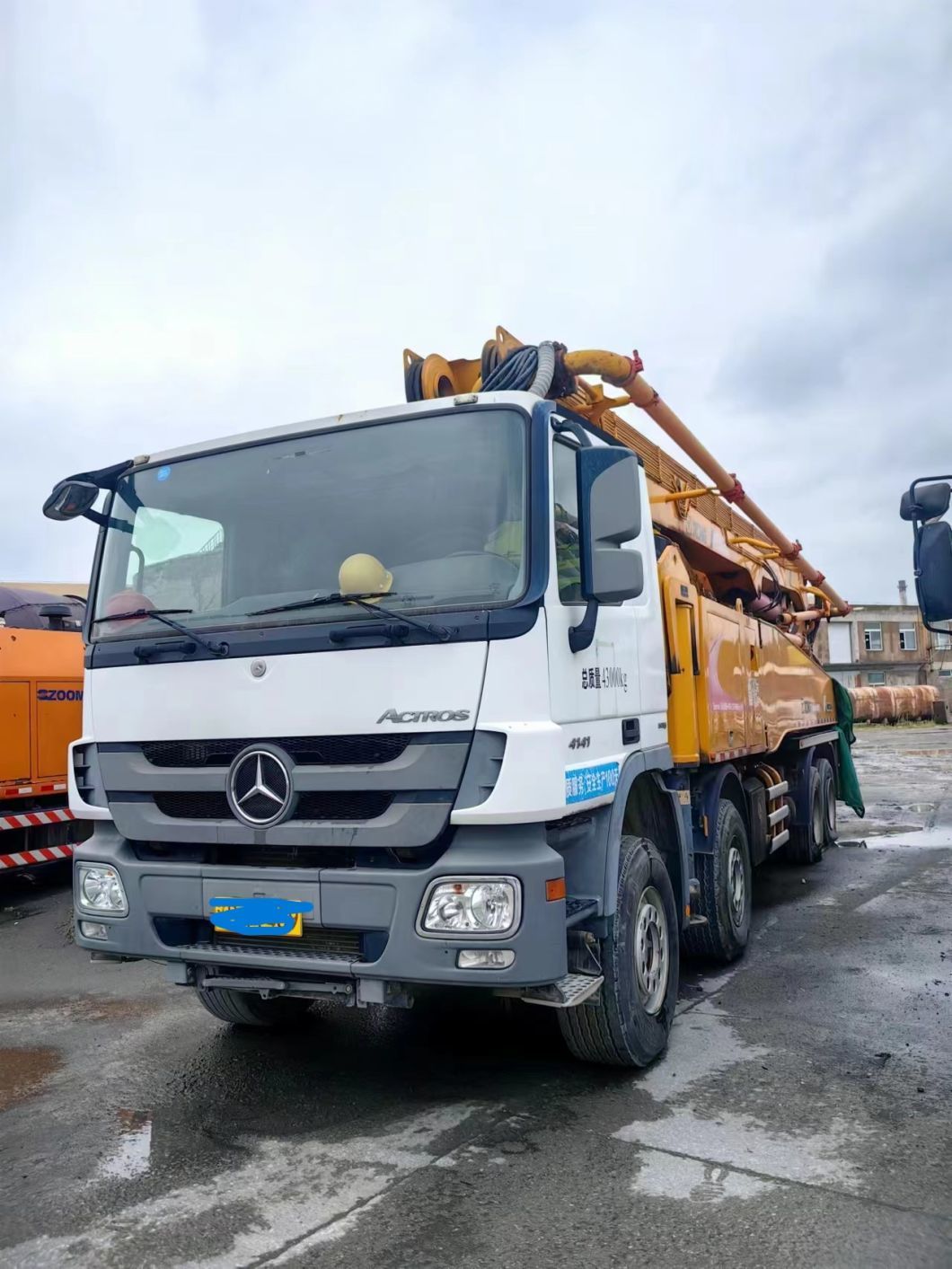 Xc Mg 56 M Used Concrete Pump Truck Mounted on a Mercedes Benz