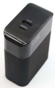 China Black White USB Type C Wall Charger 65W Built In Socket Fast Charging factory