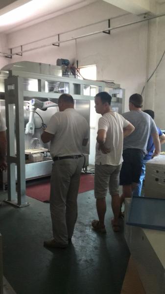 China Intellegent Robotic Arm Spray Painting Machine 1.5m IP40 ABB IRB1600 factory