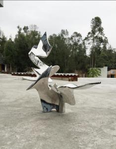 China Customized Metal Statue Modern Abstract Sculpture Outdoor For Decoration factory