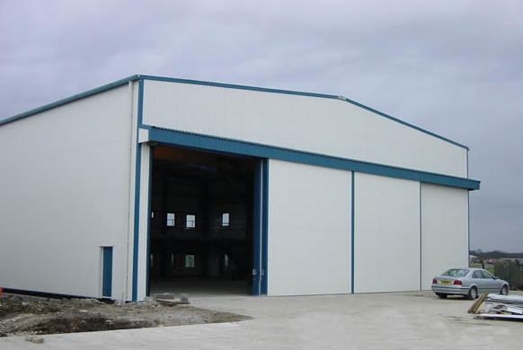200km / H Wind Loading Steel Framed Farm Buildings , Custom Metal Structure