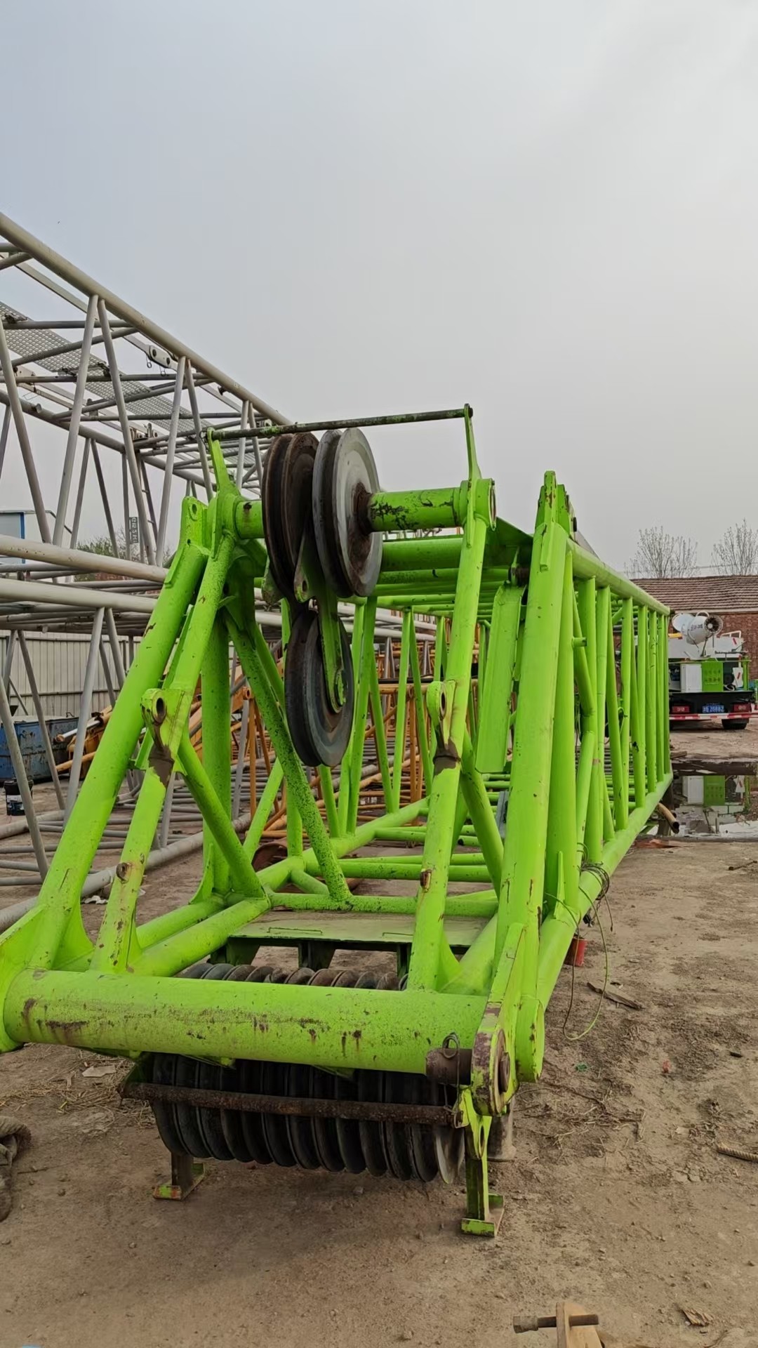 Extremely Efficient ZCC2600 260 Ton Mobile Hydraulic Crawler Crane Heavy Lifting Equipment