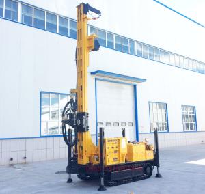 China Crawler Mounted Deep Hole Water Well Drilling Machine with 90 - 300 mm Diameter factory