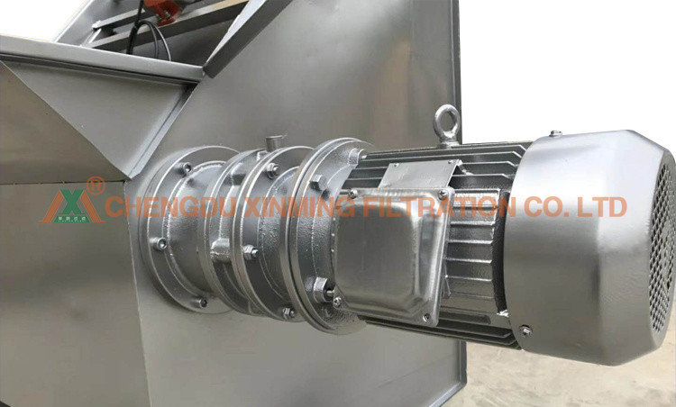 Slanting Sieve Type Solid Liquid Separation Machine 2200*1000*1500mm Dimension