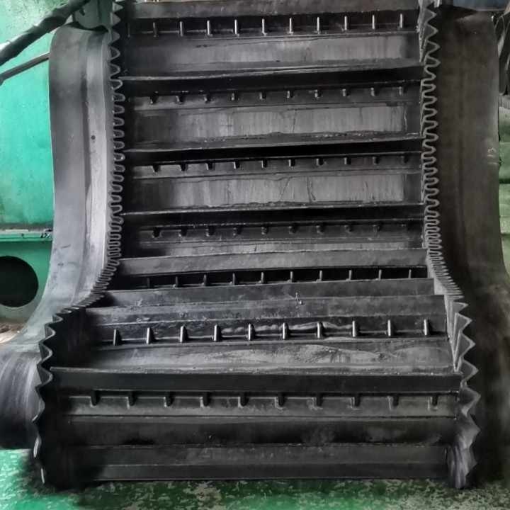 Black Corrugated Sidewall Conveyor Belt for Large Inclination Transportation
