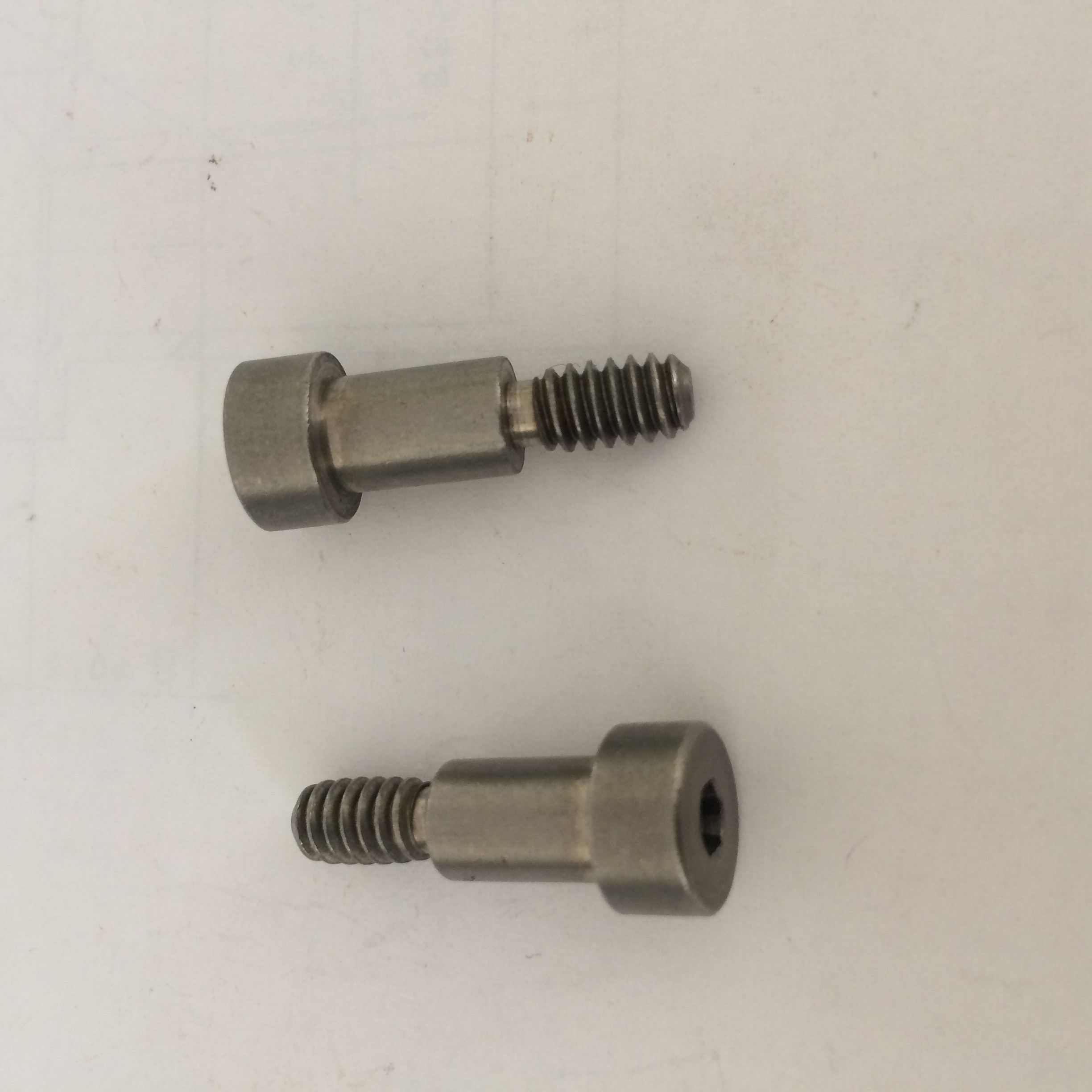 18-8 Stainless Steel Right Hand Coarse Thread Socket Drivers Shoulder Screw