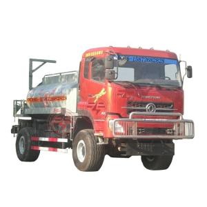 China Dongfeng 4x4 Fuel Tanker Truck with 5 Forward Shift Number and Manual Transmission factory
