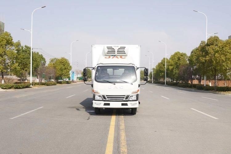 White Refrigeration 6wheels 4x2 Refrigerated Container Truck with Euro 6 Standard