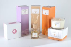 China 3 Wick Soy Wax Candle And Diffuser Set 100ml / 150ml Air Freshing Pillar Shape factory