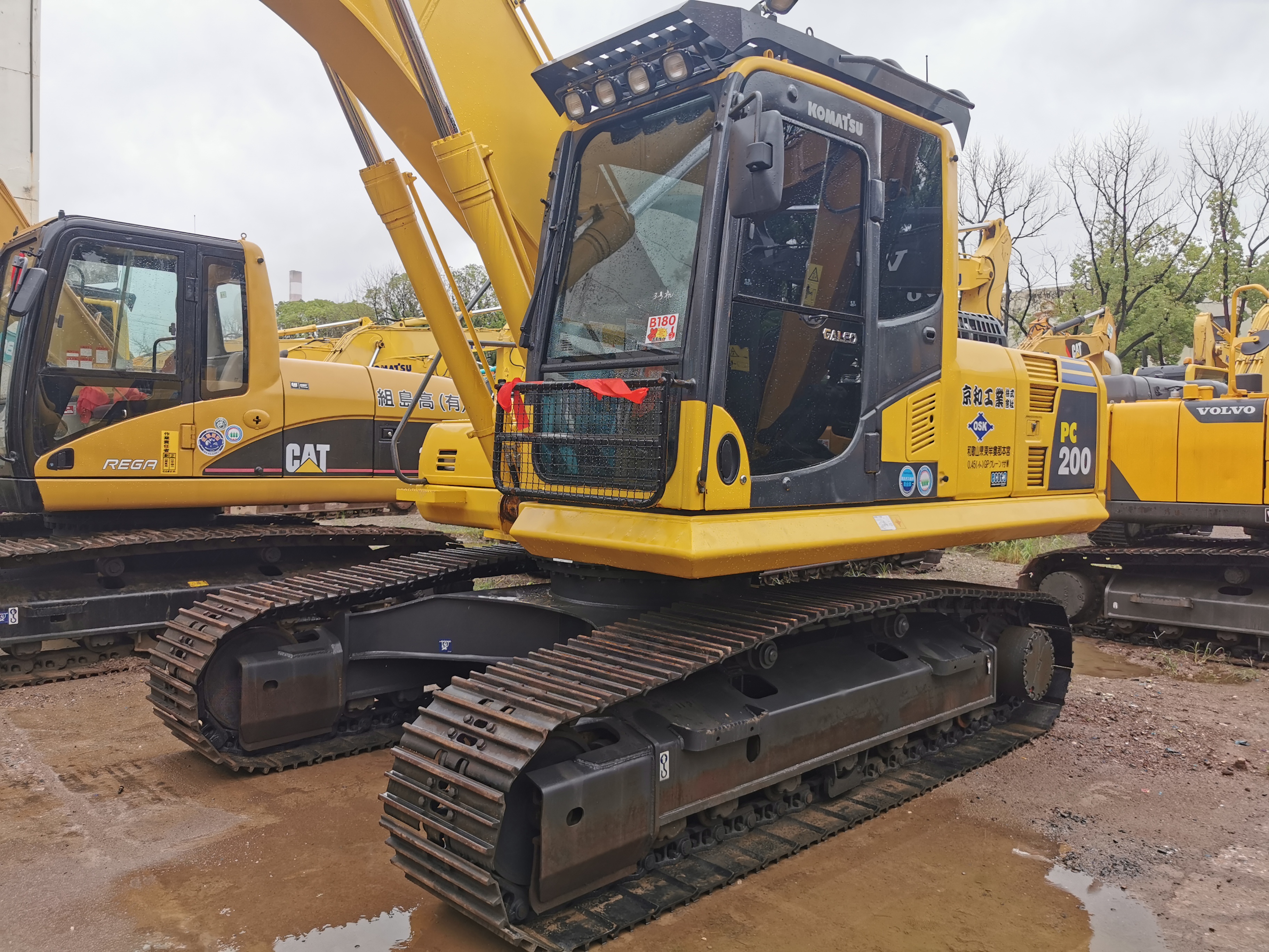 Used Komatsu PC200-7 200-8 200-6 Crawler Excavator with Cummins Engine and Original Color