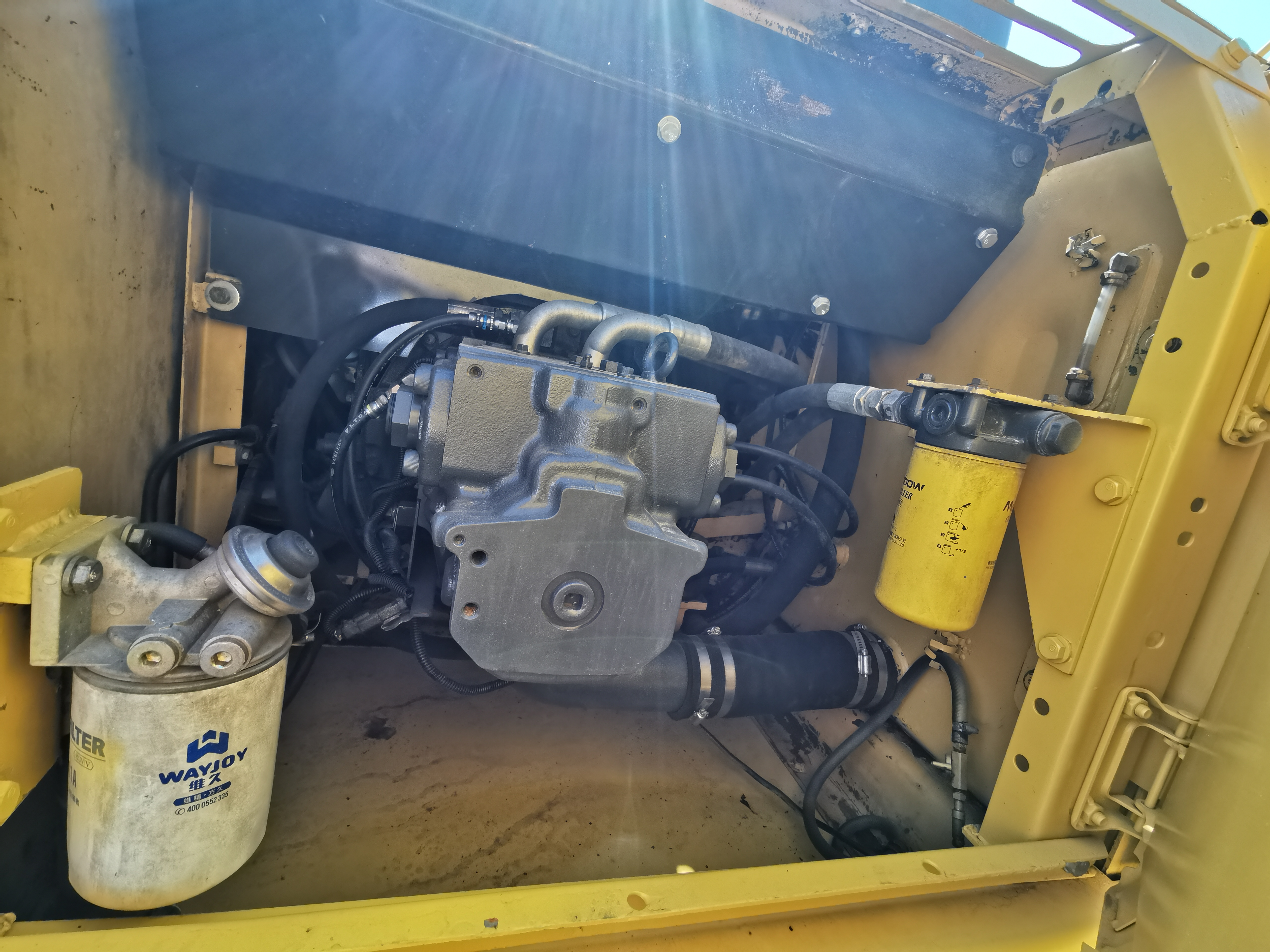Low Working Hours Used Komatsu PC220 Crawler Excavator with Original Hydraulic Valve