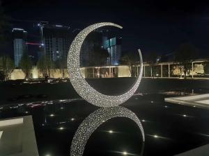China Large Modern Sculpture , Outdoor Metal Art Sculptures with LED light for garden decoration factory