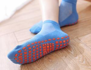 China custom made anti slip indoor trampoline grip socks for child factory