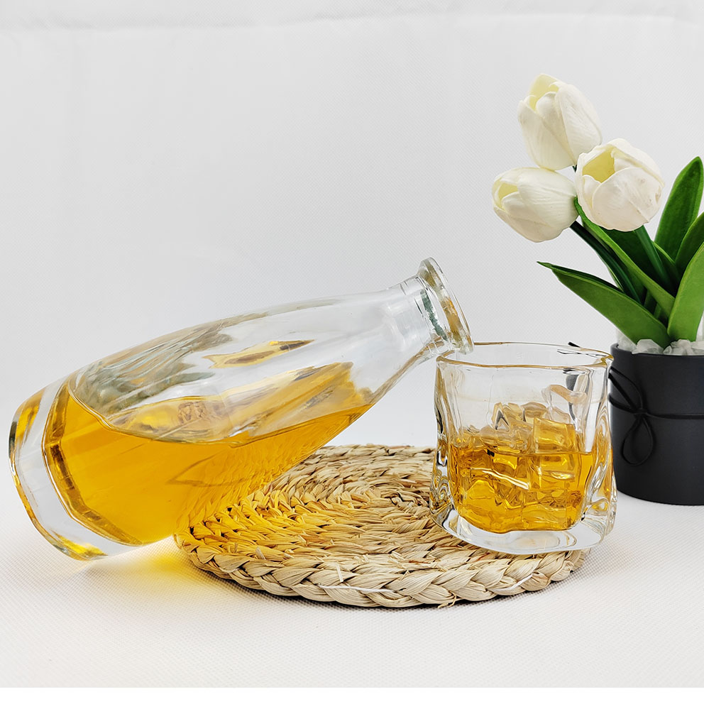 Simple and Elegant 750ML Glass Bottle for Brandy Made of Eco-friendly Glass Body