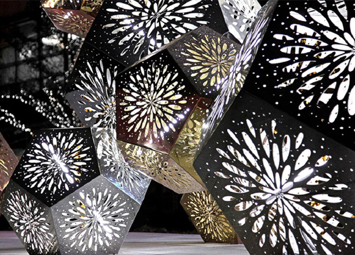 SS Modern Decorative Metal Sculpture Snowflake Polygon Light Transmission