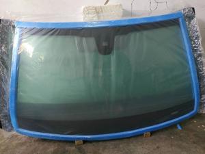 China Benz S W221 W222 W223 Car Front Windshield Glass Laminated Toyota Hiace Windshield factory