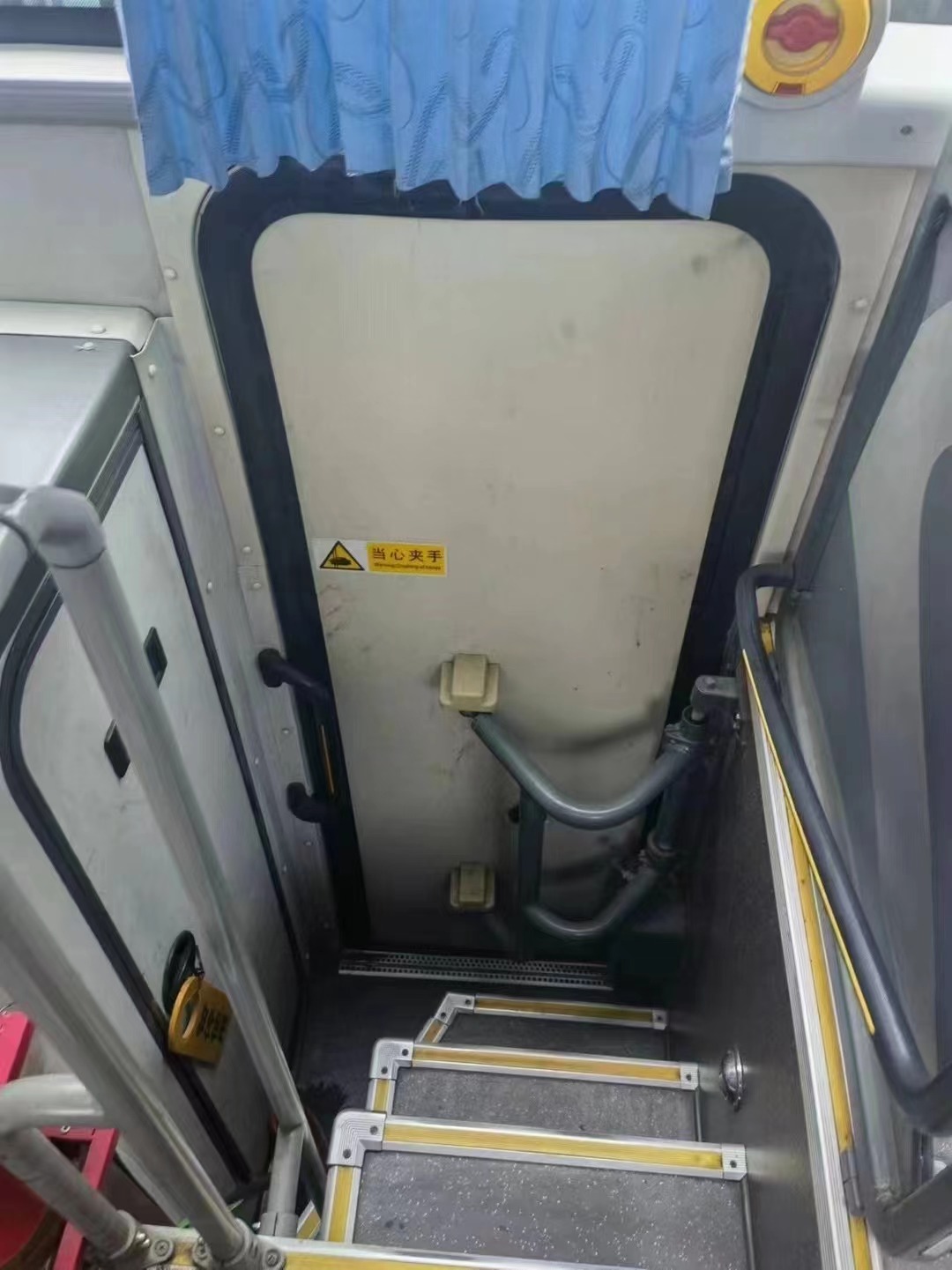 39-Seat Gold Passenger Car Suitable for Used Cars in Condition 24-50 Seats