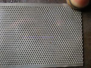 China Slotted perforated metal sheet/stainless steel Slotted punched mesh factory