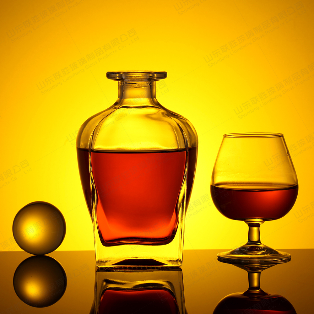 Customized 700ml Glass Wine Bottle The Perfect Addition to Your Wine Collection