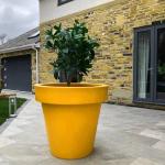 Unique Modern Fiberglass Flower Pots Glossy Finished For Indoor Outdoor Decor