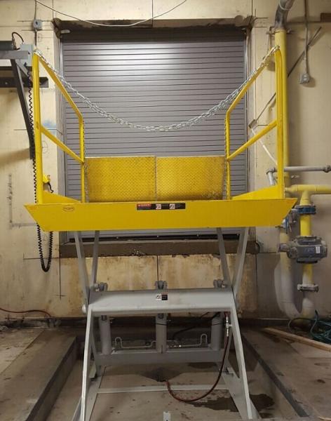 Tailored Hydraulic Loading Dock Lift 2T, Lifting Height 800mm Truck Load Dock