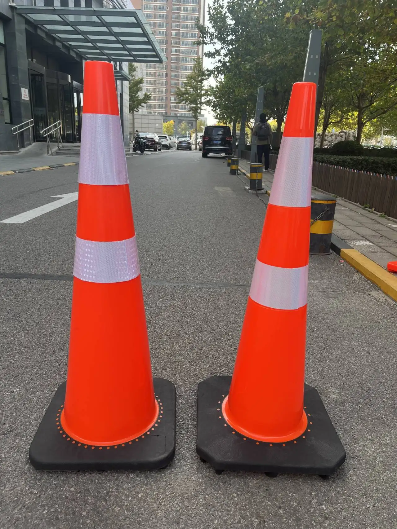 High Visibility 90CM 36" Height Black Base Traffic Cone for Road Safety Traffic Management