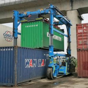 China Blue Container Crane Container Crane Truck 4.5m Lifting height factory