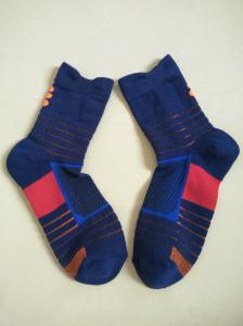 China Cool Basketball Custom Cotton Sports Socks / Knitting Compression Socks For Men factory