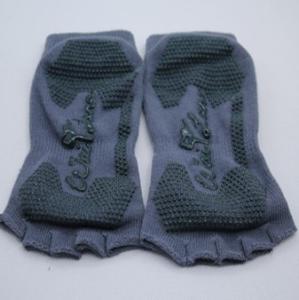 China non slip cotton yoga socks factory