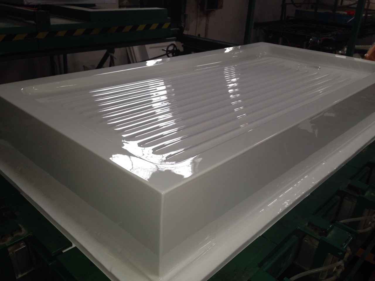 China acrylic bathtub vacuum forming machine