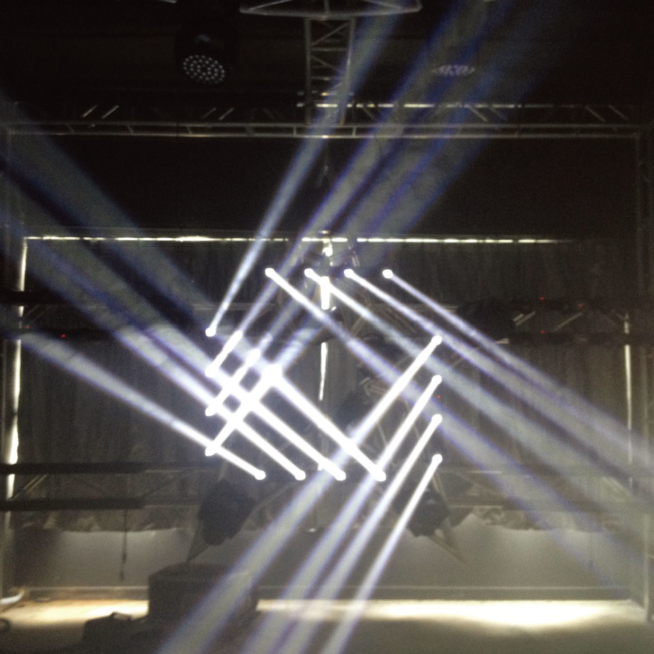 Linear 4 Moving Head Light Bar 4x10w White Leds With 100,000hrs Life Span