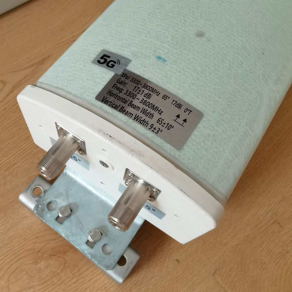 3300-3800MHz Outdoor Directional Panel Antenna 17dBi Gain