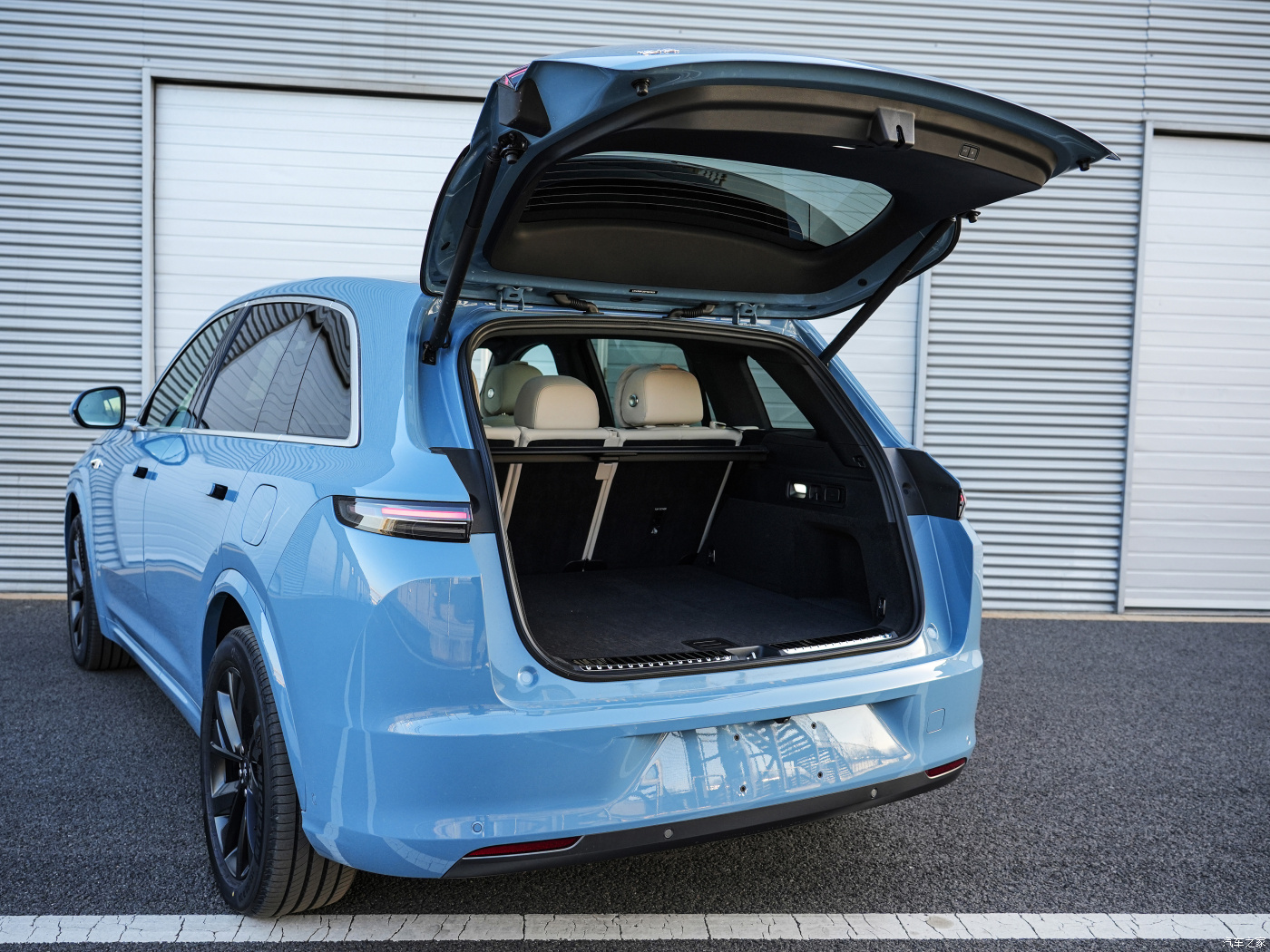 Experience the Future with 2023 Lixiang L7 Pro Luxury Electric SUV 170km Pure Electric Range and 40.9kWh Battery Capacity